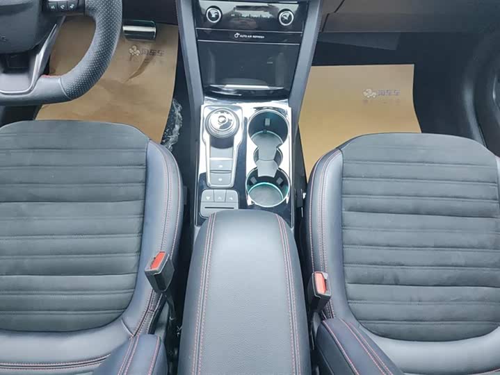 Фото 16 - Ford Escape