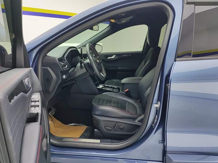 Фото 9 - Ford Escape