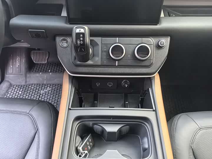 Фото 12 - Land Rover Defender