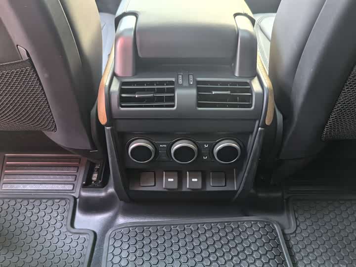 Фото 14 - Land Rover Defender