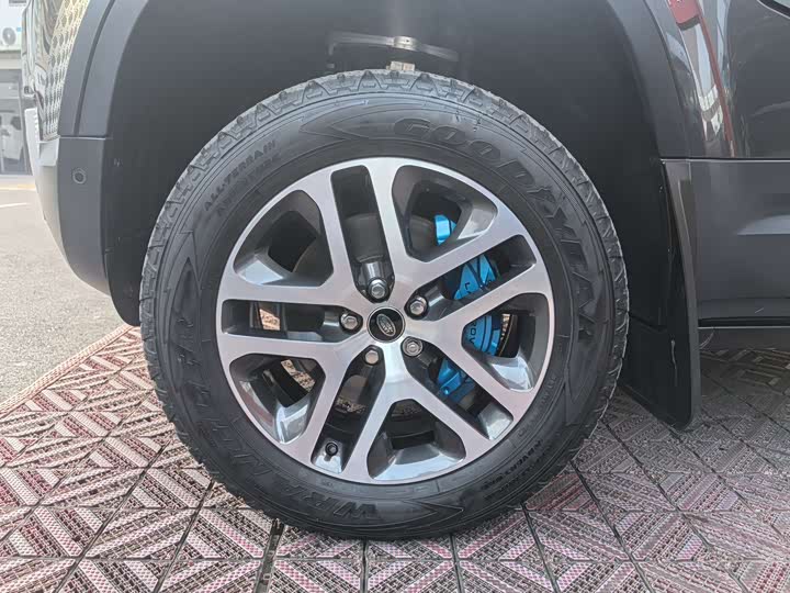 Фото 20 - Land Rover Defender