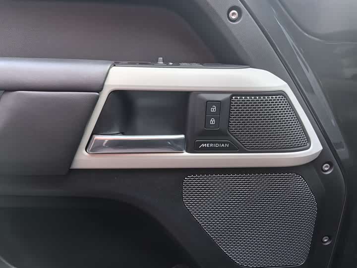 Фото 9 - Land Rover Defender