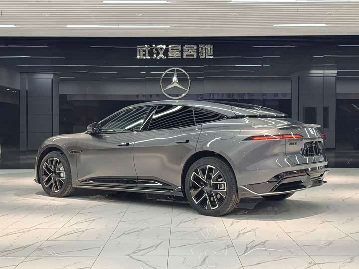 Фото 3 - Avatr 06