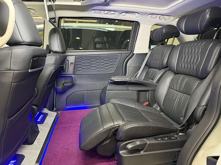 Фото 10 - Honda Elysion