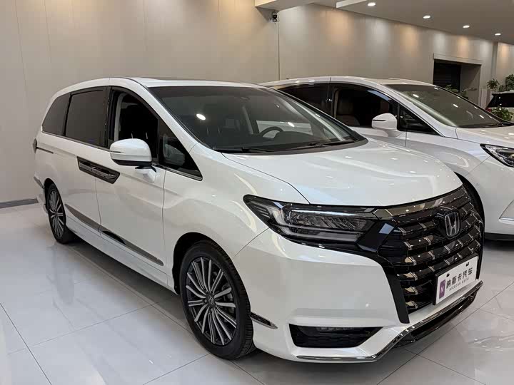 Фото 3 - Honda Elysion