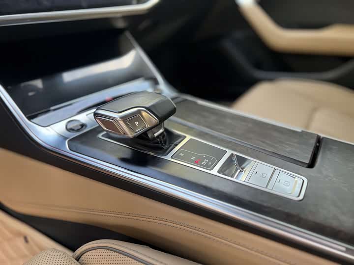 Фото 7 - Audi A6L