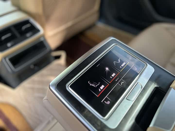 Фото 9 - Audi A6L