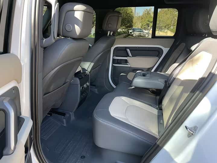 Фото 10 - Land Rover Defender