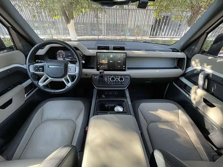 Фото 12 - Land Rover Defender