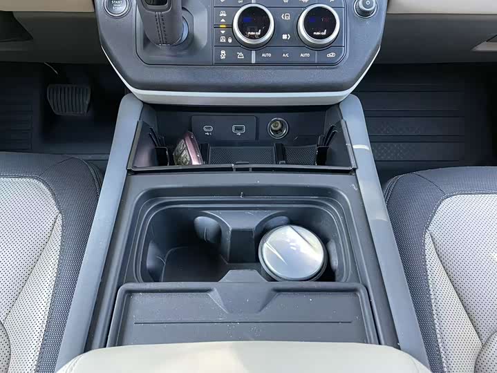 Фото 16 - Land Rover Defender