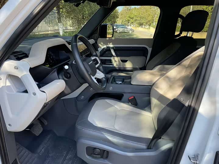 Фото 8 - Land Rover Defender