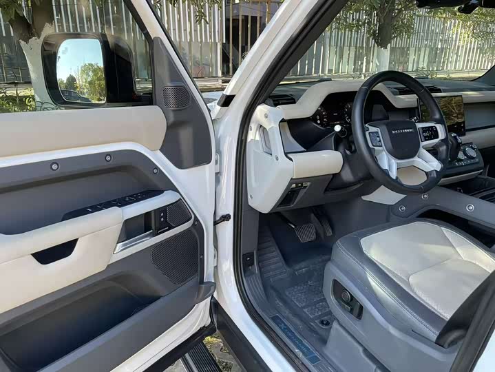 Фото 9 - Land Rover Defender