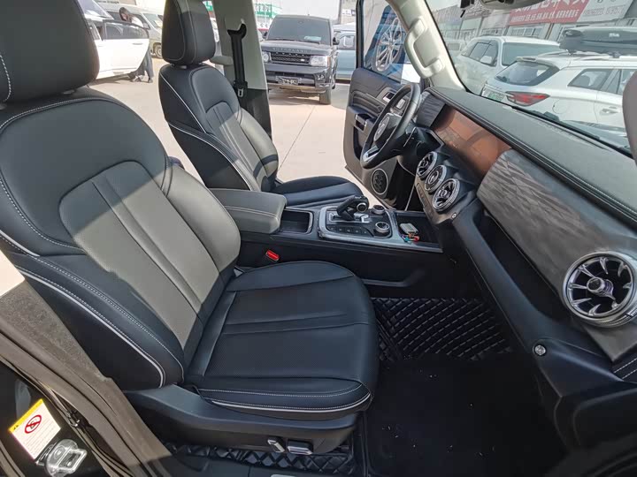 Фото 12 - Tank 300