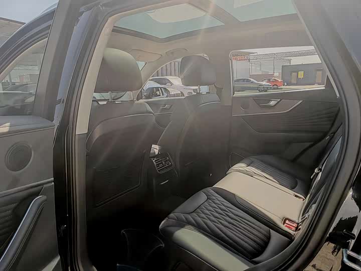 Фото 10 - Hongqi HS5