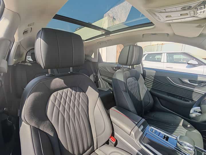 Фото 14 - Hongqi HS5