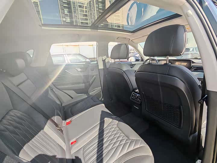 Фото 16 - Hongqi HS5