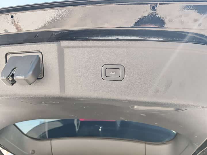 Фото 22 - Hongqi HS5