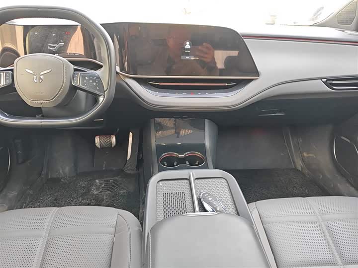 Фото 13 - Hongqi EH7