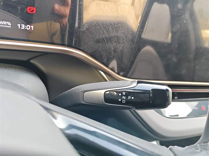 Фото 14 - Hongqi EH7