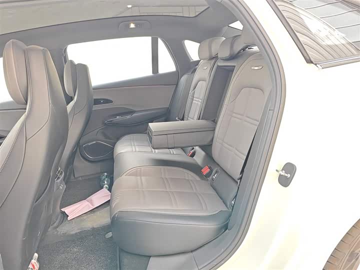 Фото 17 - Hongqi EH7