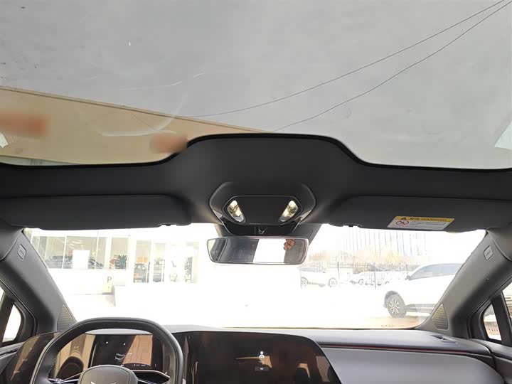 Фото 18 - Hongqi EH7