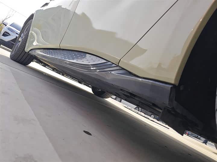 Фото 22 - Hongqi EH7