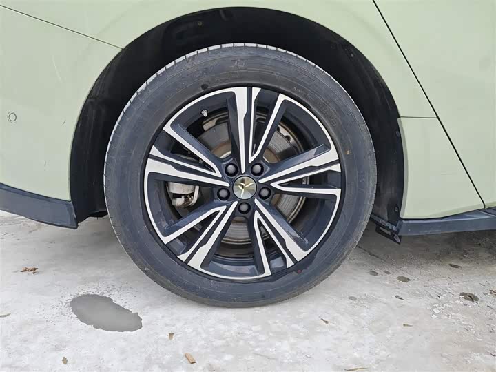 Фото 26 - Hongqi EH7