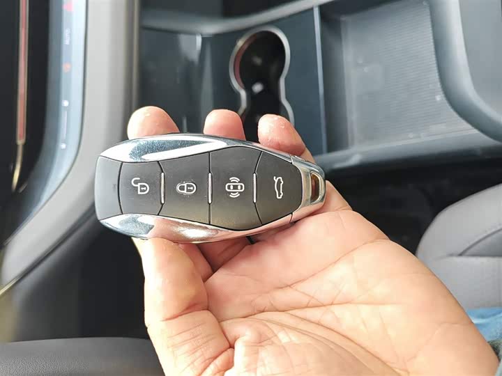 Фото 9 - Hongqi EH7