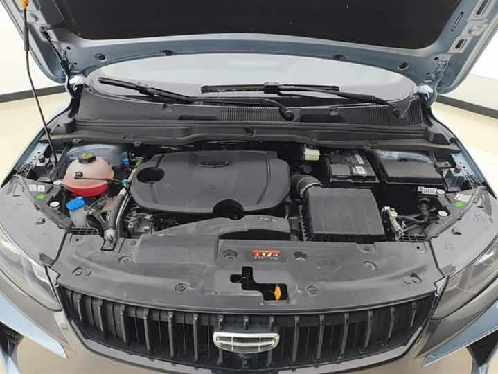 Фото 10 - Geely Coolray