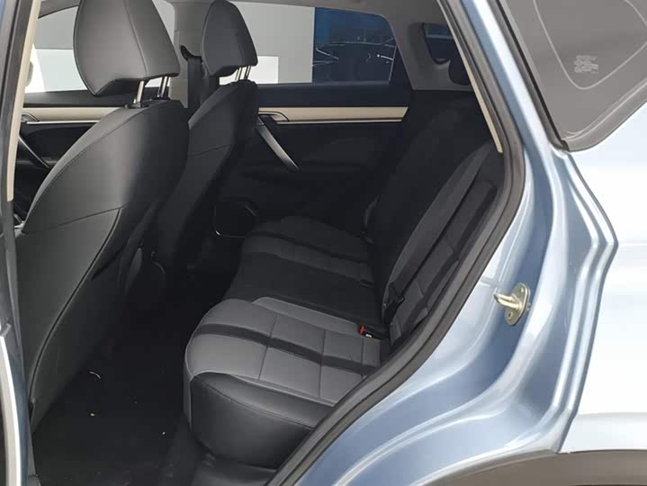 Фото 11 - Geely Coolray