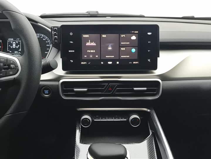 Фото 13 - Geely Coolray