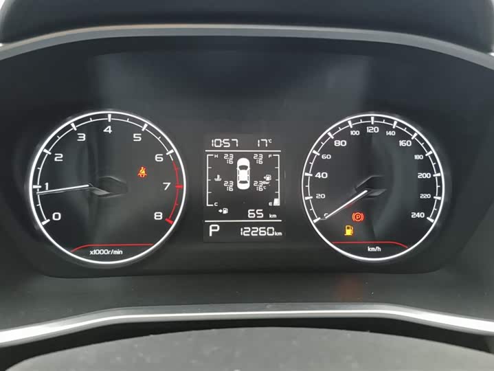 Фото 14 - Geely Coolray