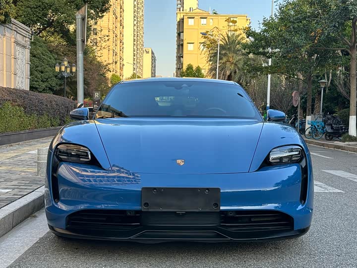 Фото 2 - Porsche Taycan