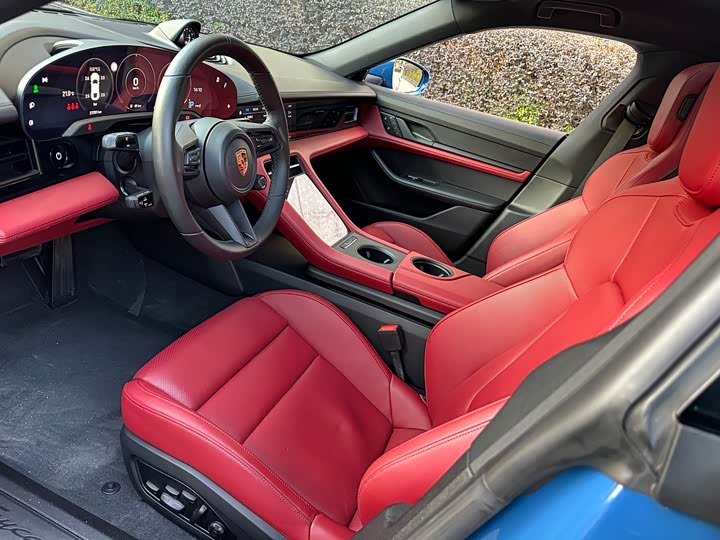 Фото 4 - Porsche Taycan