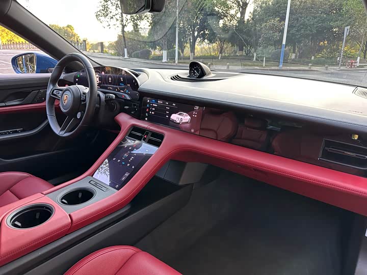 Фото 7 - Porsche Taycan