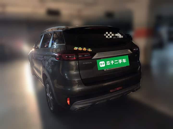 Фото 27 - Geely Atlas