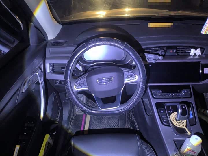 Фото 3 - Geely Atlas