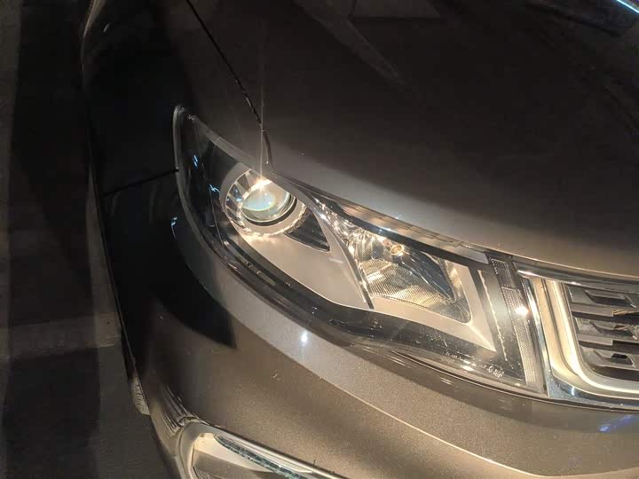 Фото 30 - Geely Atlas