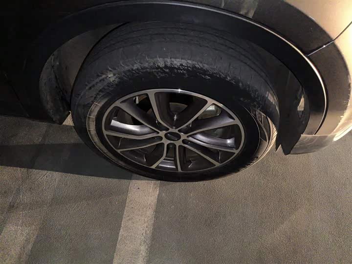 Фото 31 - Geely Atlas