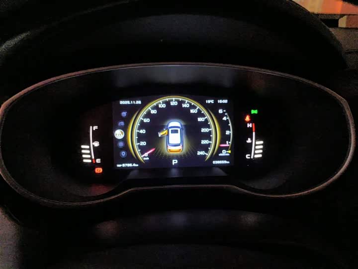 Фото 4 - Geely Atlas