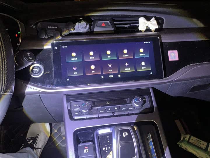 Фото 6 - Geely Atlas