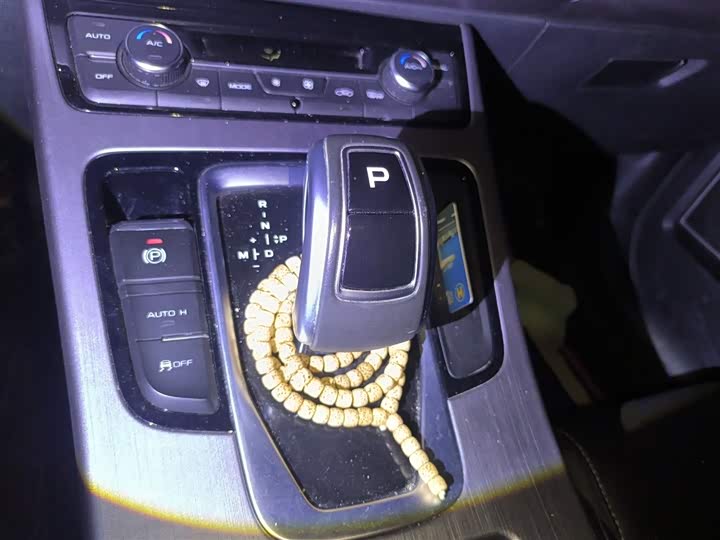 Фото 7 - Geely Atlas