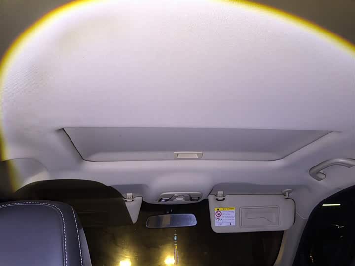 Фото 9 - Geely Atlas