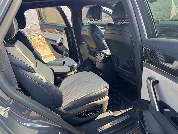 Фото 11 - BYD Tang Hybrid/EV