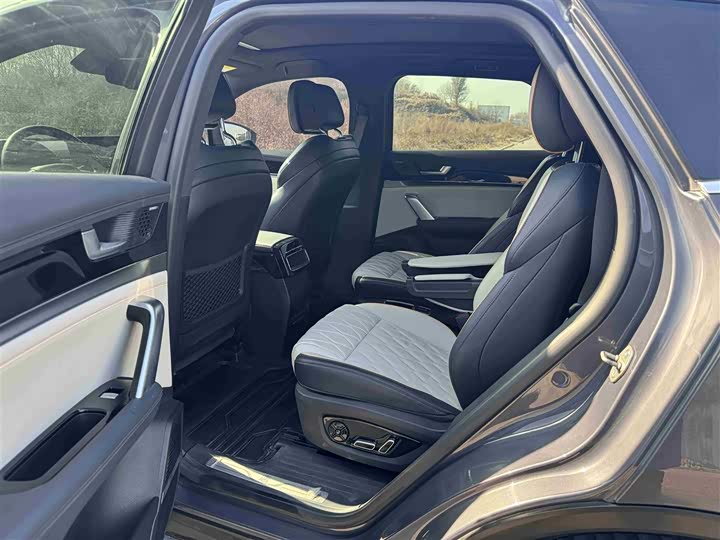 Фото 12 - BYD Tang Hybrid/EV