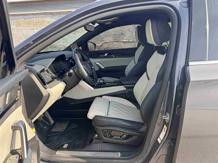 Фото 13 - BYD Tang Hybrid/EV