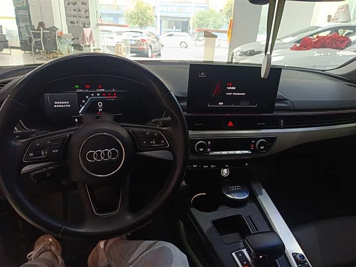 Фото 10 - Audi A4L