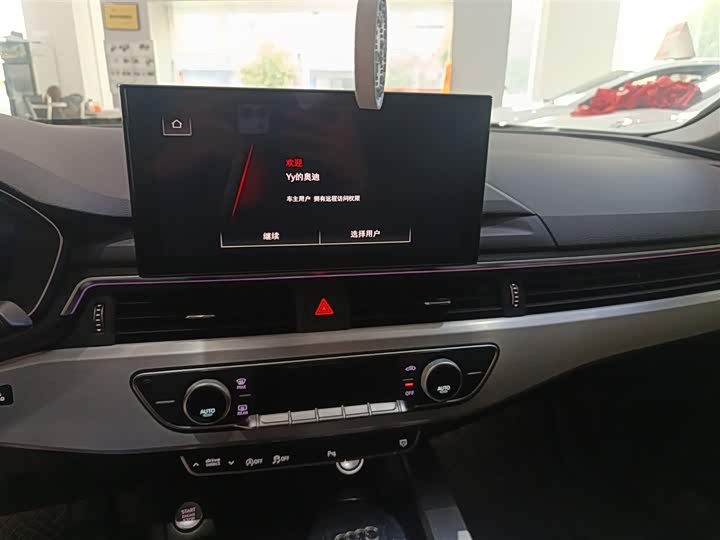 Фото 13 - Audi A4L