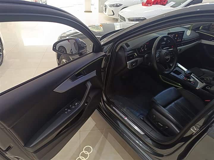 Фото 16 - Audi A4L