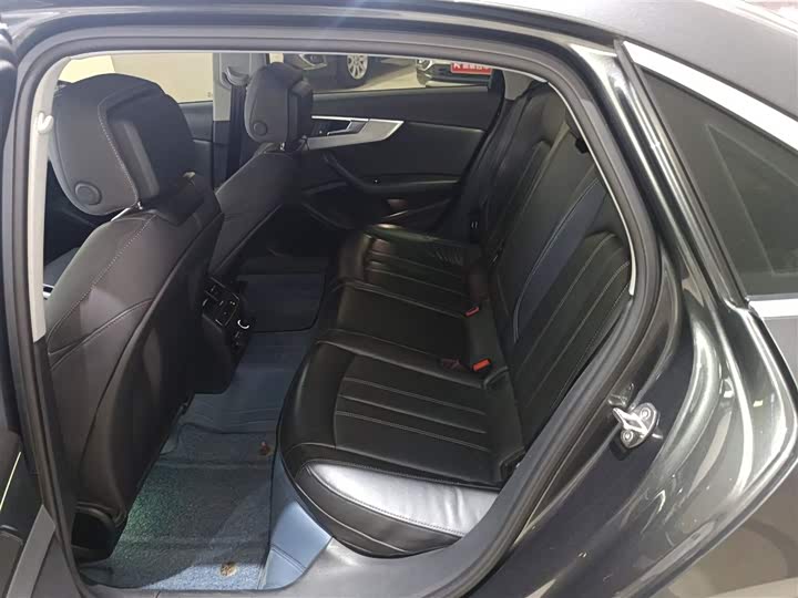 Фото 17 - Audi A4L